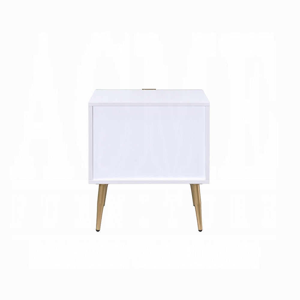 Maisey II Nightstand